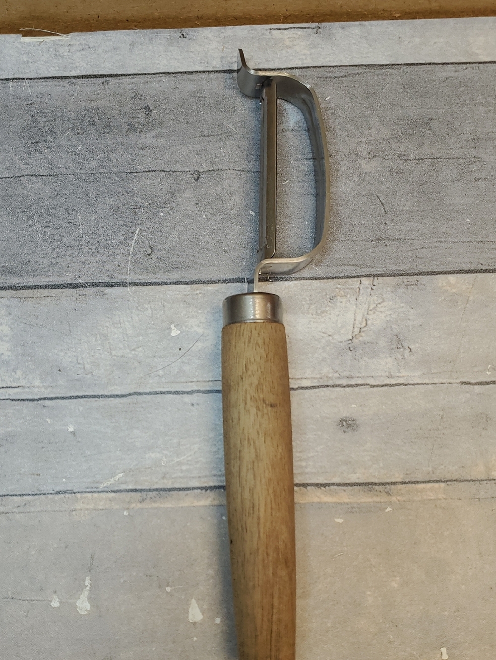 Classic Wood-Handled Vegetable Peeler